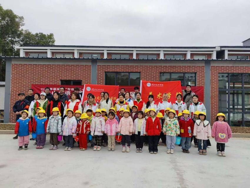 志愿服务绿动千山,“童”种未来共传雷锋精神.docx